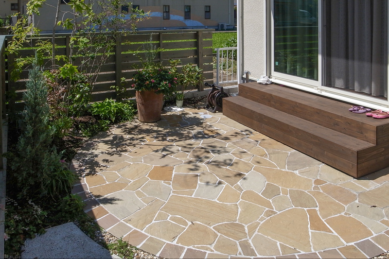 ヴィスタストーン サンド乱形 ラジグリーン | 造園資材館