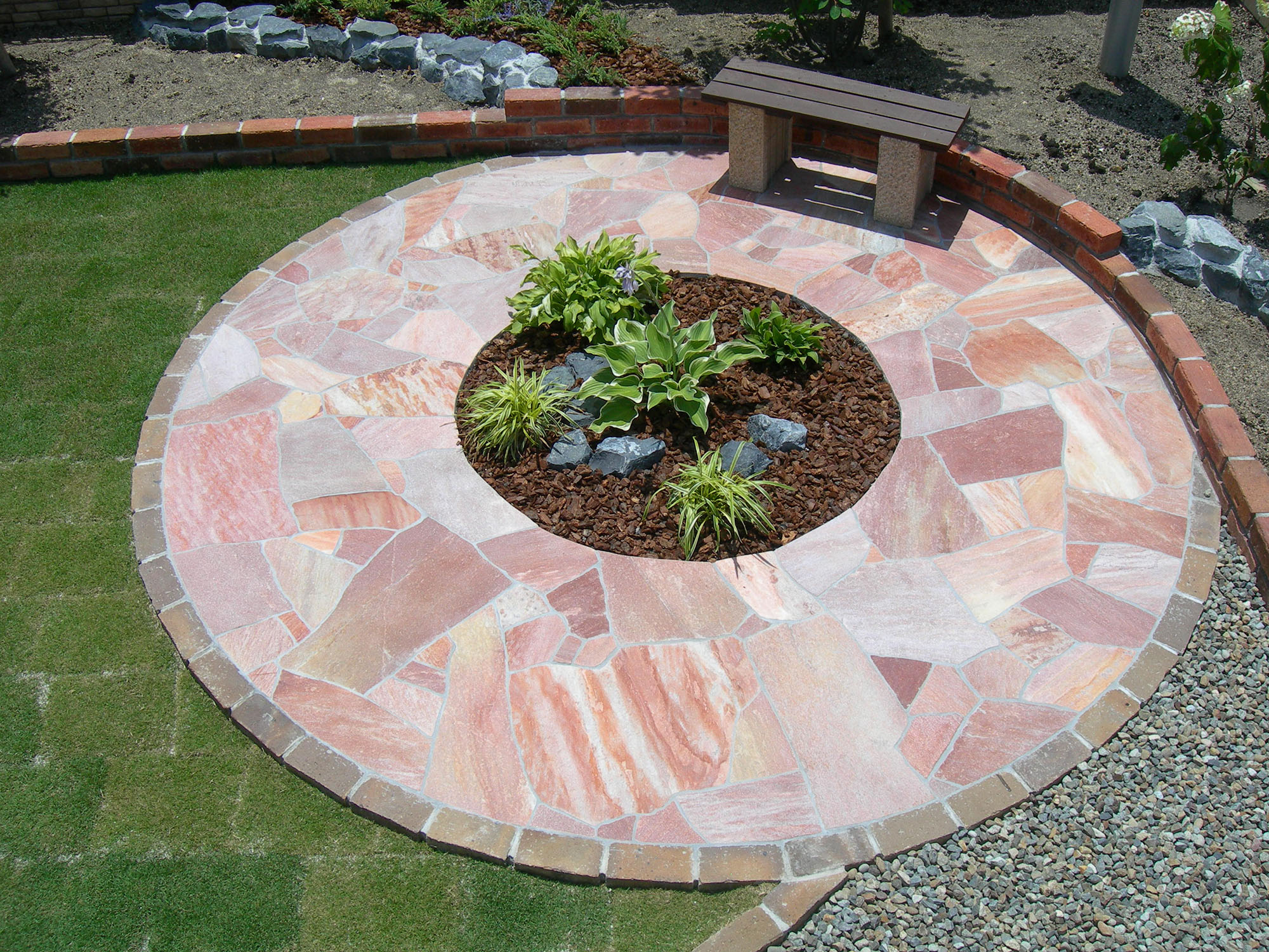 クォーツストーン 乱形 ピンク | 造園資材館