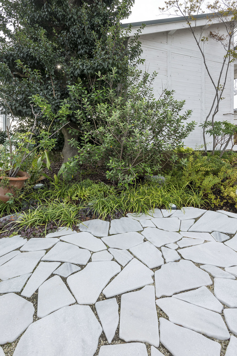 アクロスマーブル 乱形 ホワイトスカイ | 造園資材館